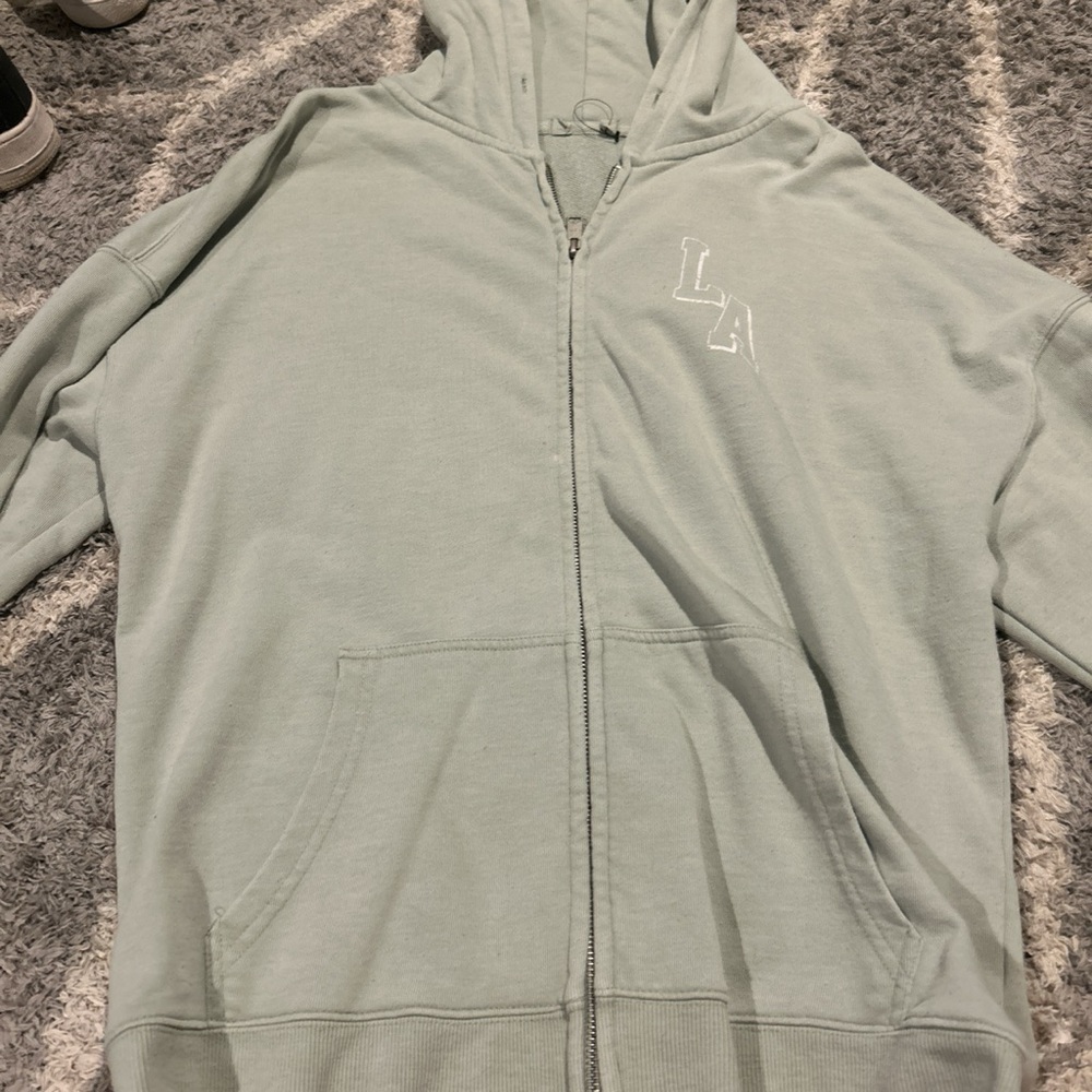 LA ZIP UP